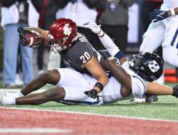 John Mateer (5 TDs) leads No. 21 Washington St. past Utah St.