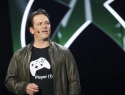 Phil Spencer says he wants to “just allow more people to play” Xbox games, though the “70% that we make on games on other platforms is helpful” too